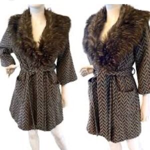Forever 21 Black Coat with Faux Fur Collar chevron print belted coat w/pockets